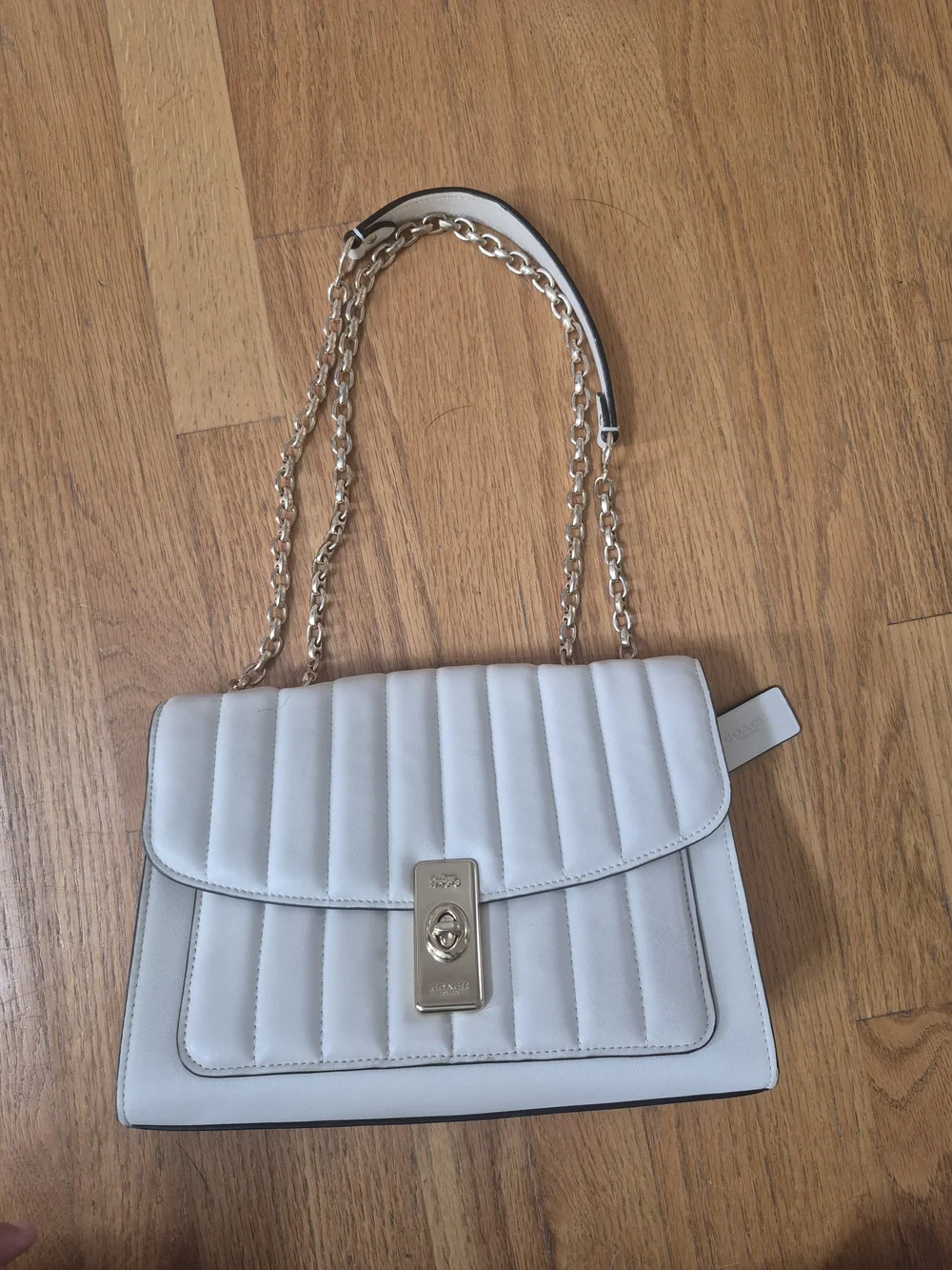 COACH -Shoulder Bag with Gold Chain - White